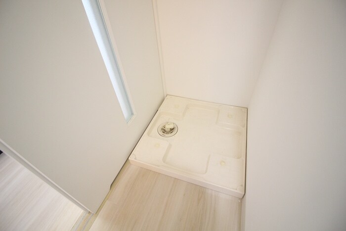 物件内観写真14　(洗濯機置場)