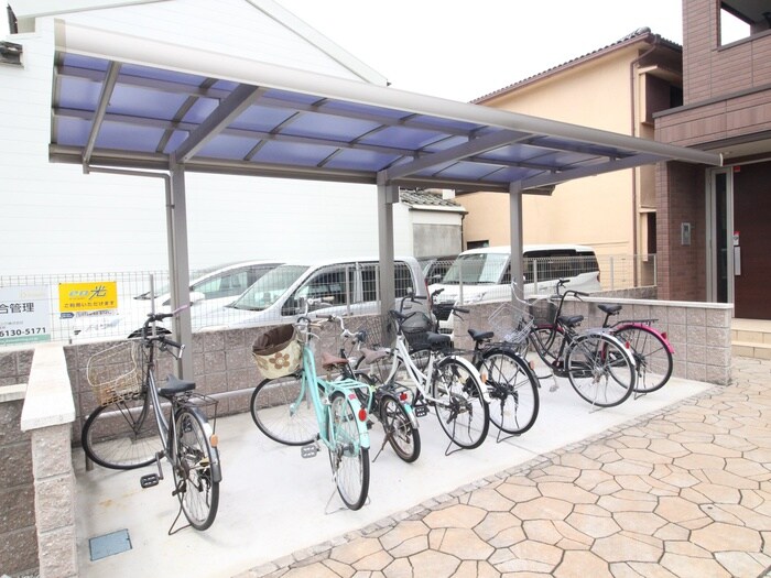 物件外観写真3　(駐輪場)