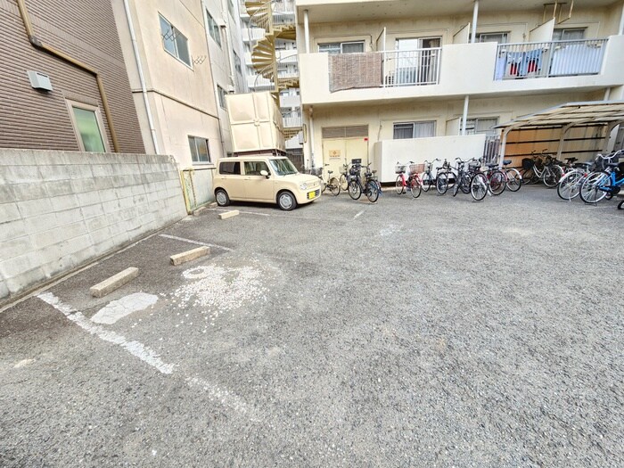 物件外観写真4　(駐車場)