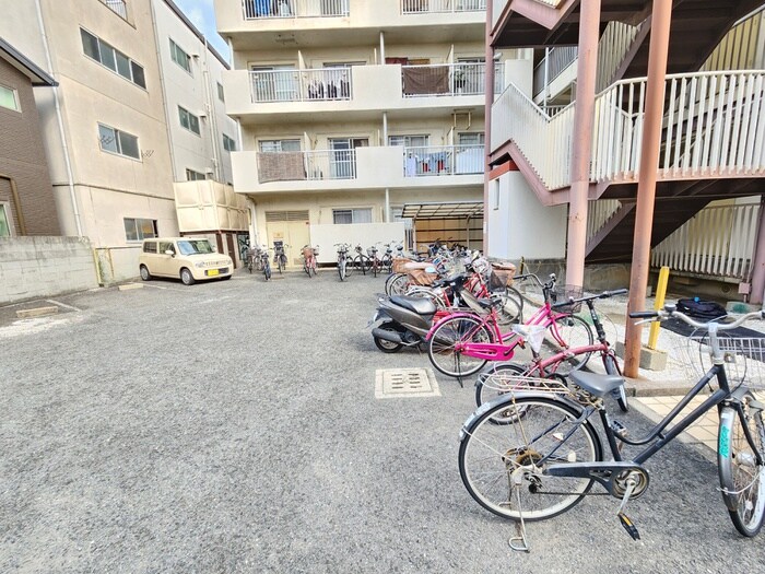 物件外観写真6　(駐輪場)
