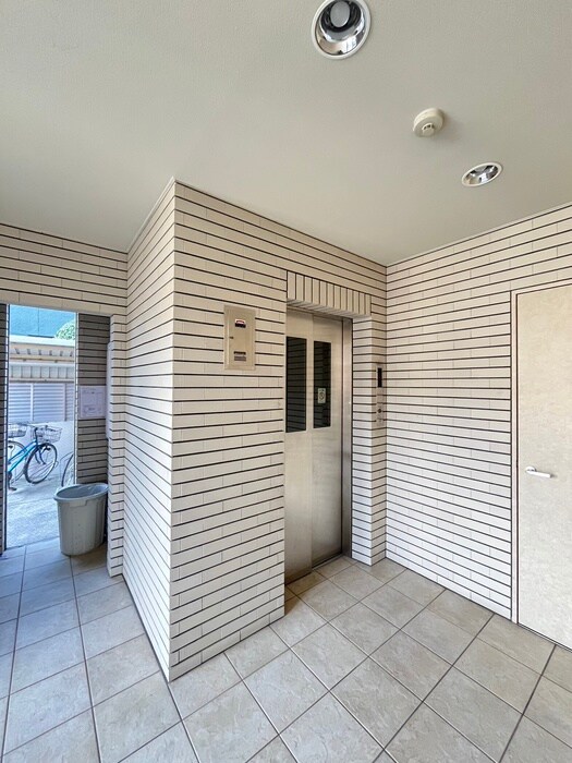 物件外観写真5　(エントランス部分)