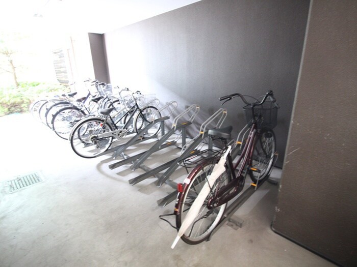 物件外観写真5　(駐輪場)