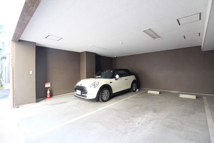 物件外観写真6　(駐車場)