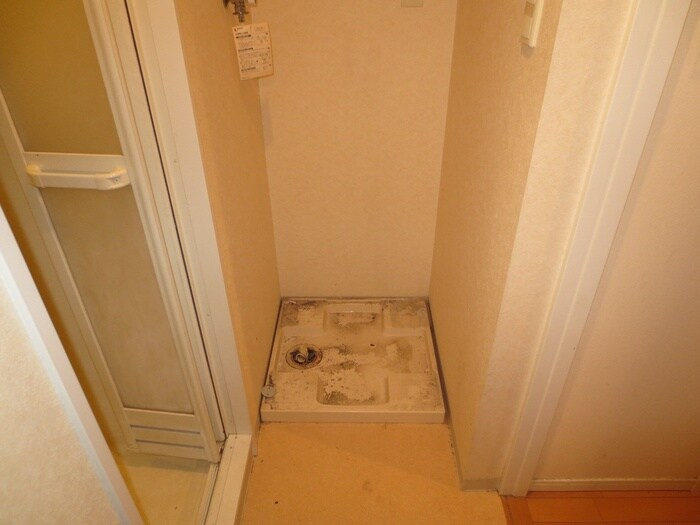 物件内観写真10　(洗濯機置場)