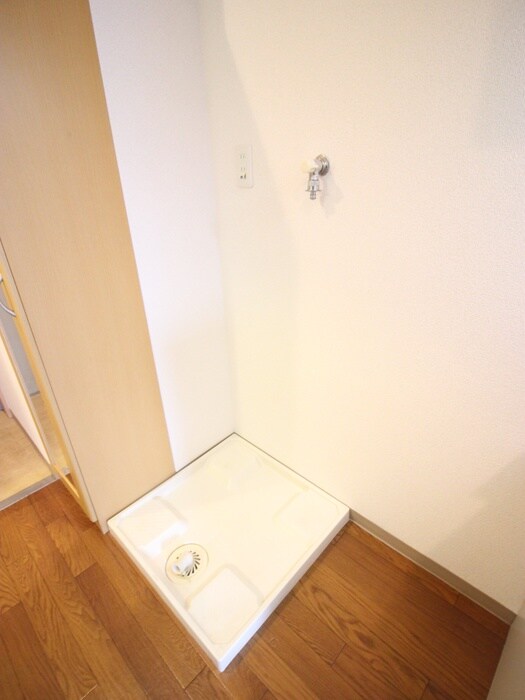 物件内観写真18　(洗濯機置場)