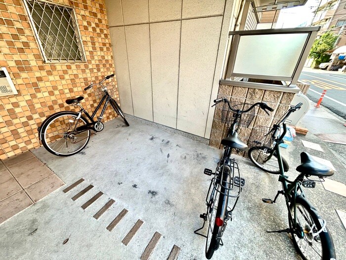 物件外観写真4　(駐輪場)