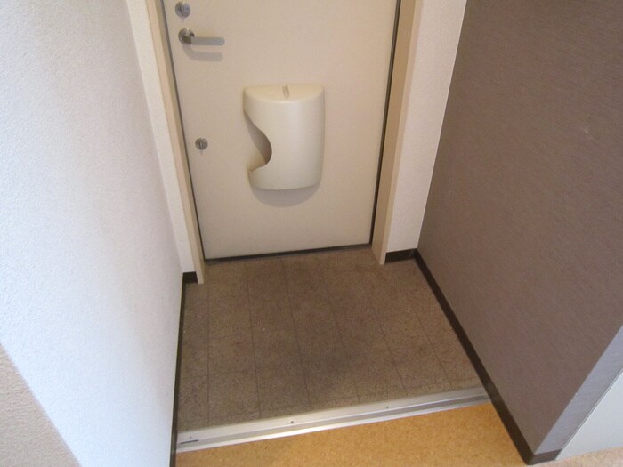物件内観写真11　(玄関)