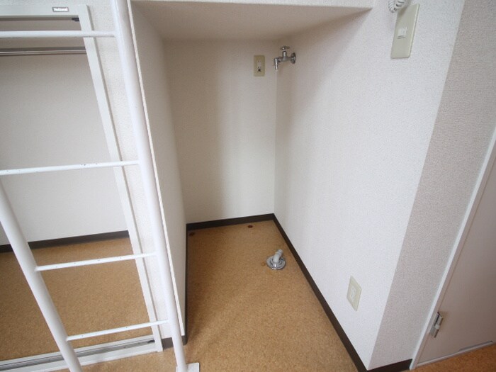 物件内観写真18　(洗濯機置場)