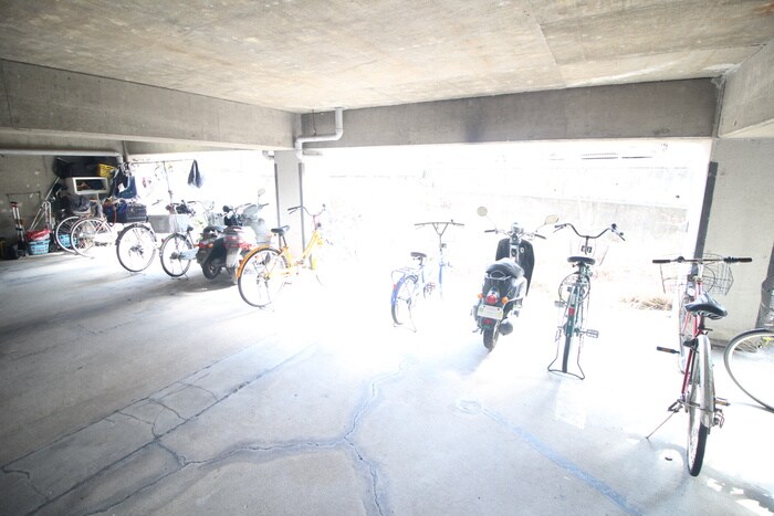 物件外観写真3　(駐輪場)