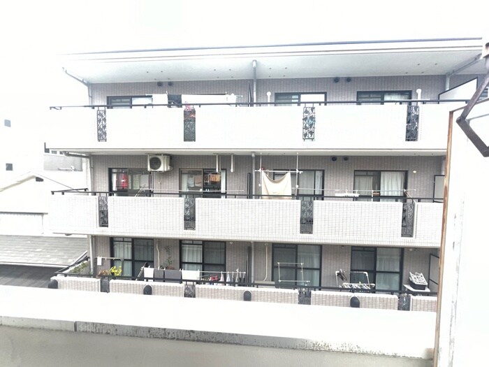 物件内観写真18　(室内からの展望)