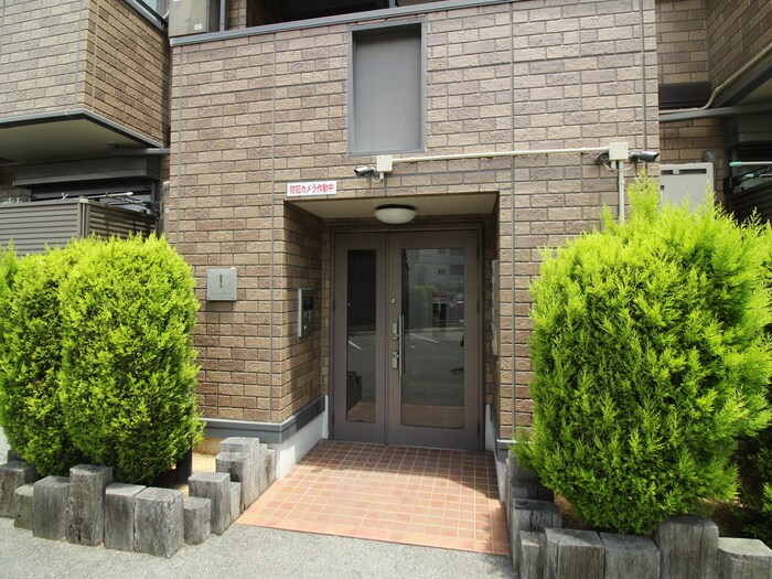 物件外観写真3　(エントランス部分)