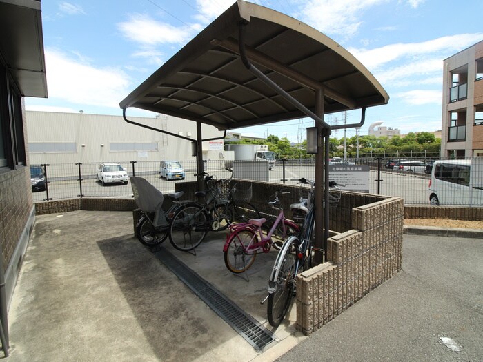 物件外観写真4　(駐輪場)