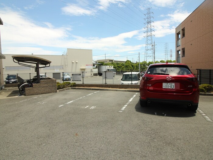 物件外観写真5　(駐車場)