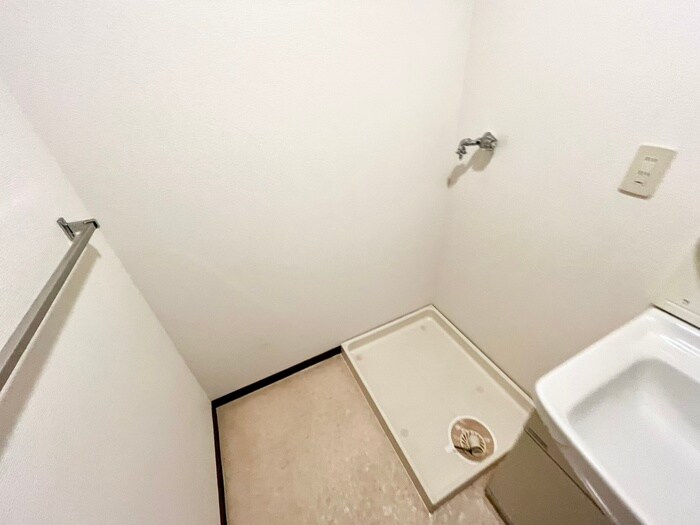 物件内観写真14　(洗濯機置場)