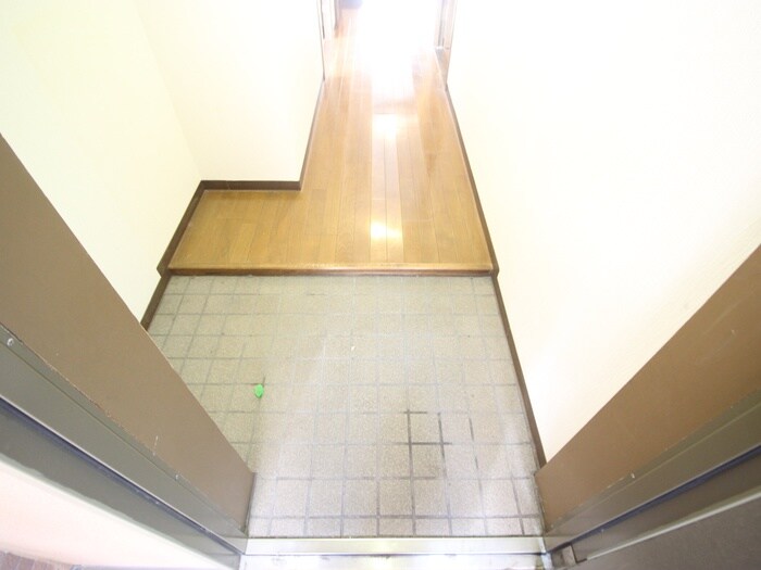 物件内観写真15　(玄関)