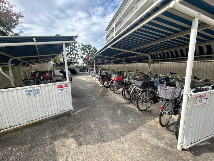 物件外観写真4　(駐輪場)