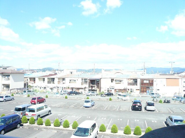 物件内観写真8　(室内からの展望)