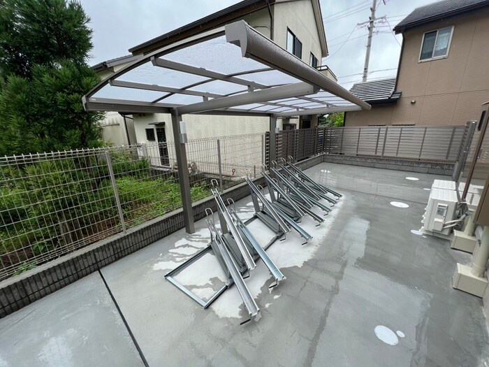 物件外観写真3　(駐輪場)