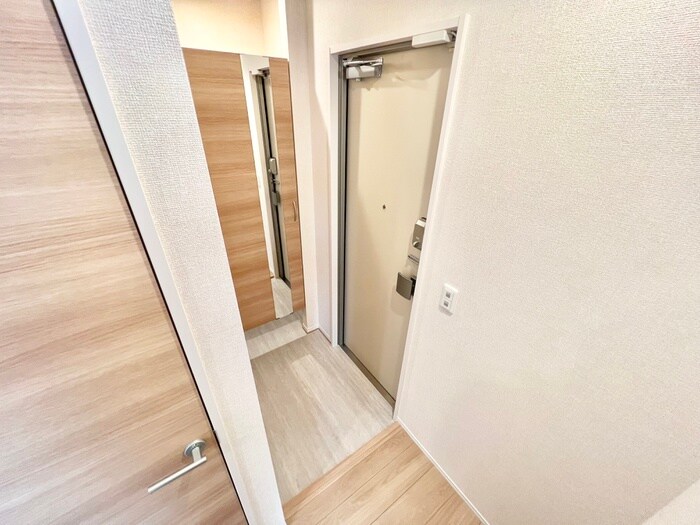 物件内観写真11　(玄関)