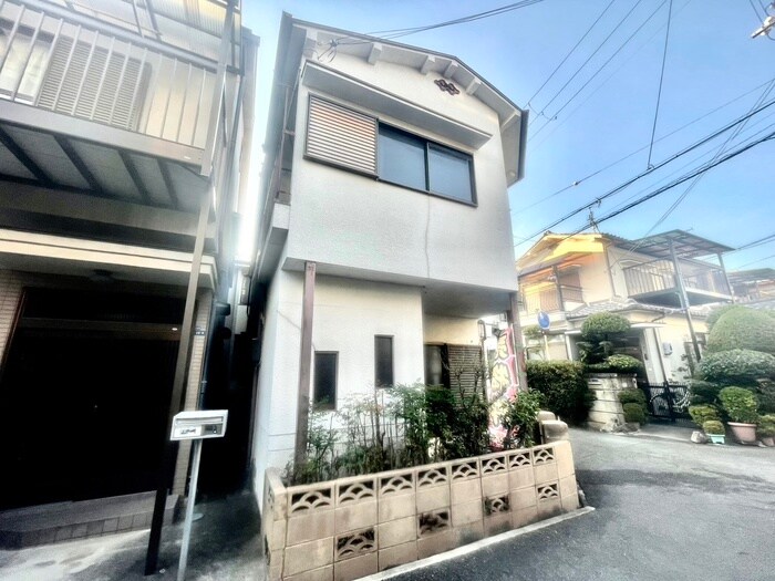 大利元町貸家の物件外観写真