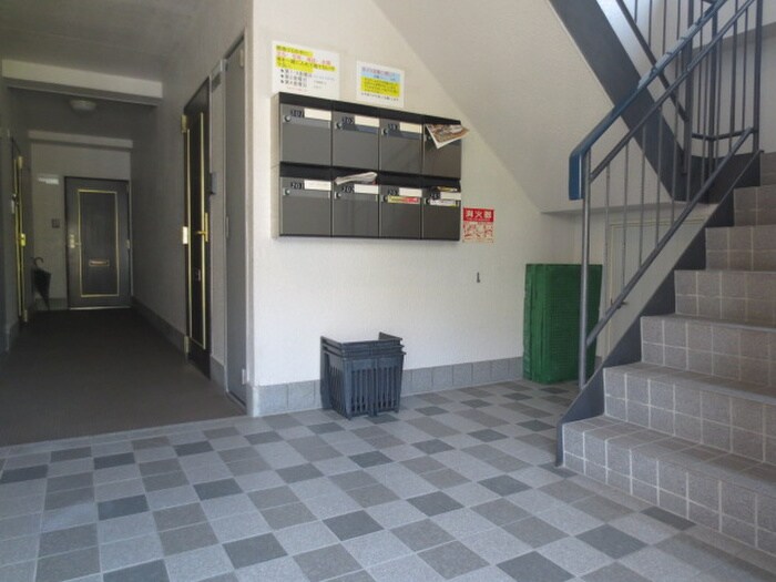 物件外観写真2　(エントランス部分)