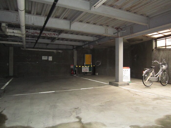 物件外観写真5　(駐車場)