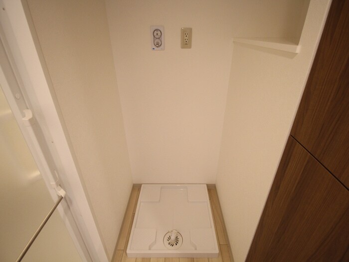 物件内観写真10　(洗濯機置場)