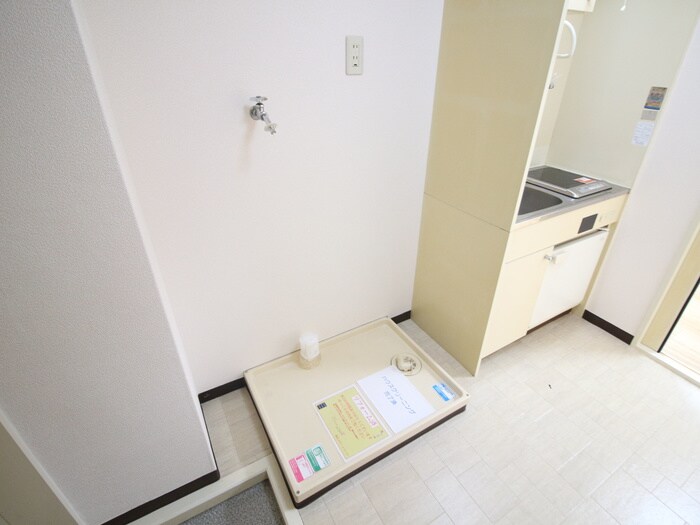 物件内観写真12　(洗濯機置場)