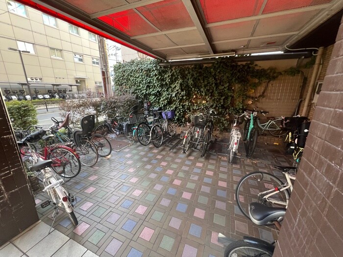 物件外観写真3　(駐輪場)
