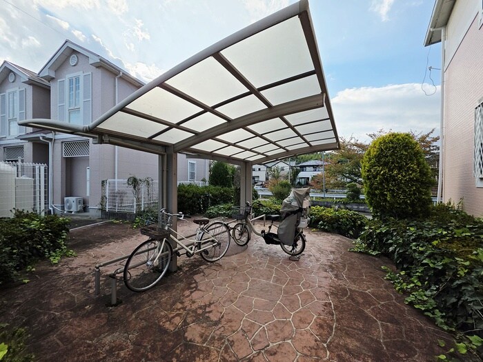 物件外観写真4　(駐輪場)