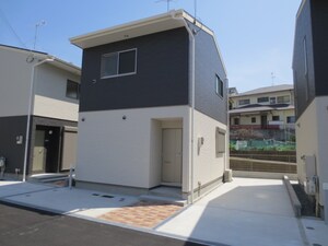 ｱﾑｰﾙ  ｶｰｻ･ｱﾚｰｸﾞﾚ(2C)外観写真