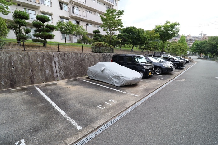 物件外観写真5　(駐車場)