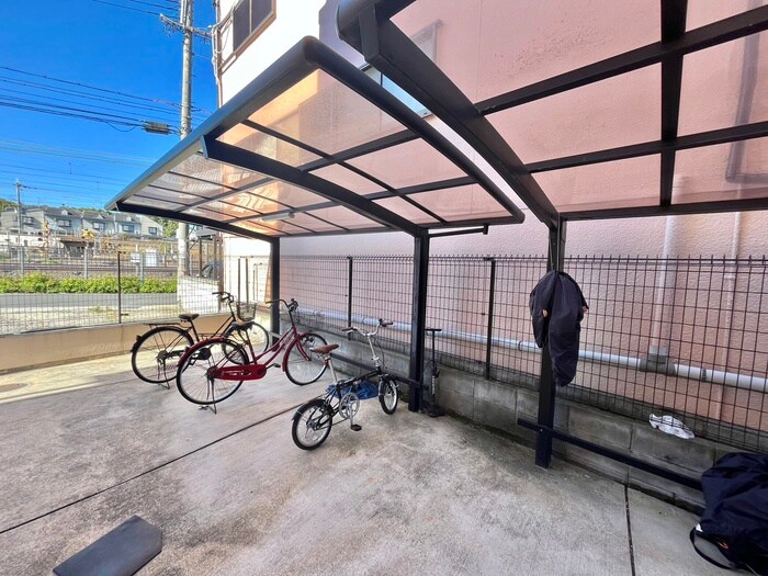 物件外観写真3　(駐輪場)