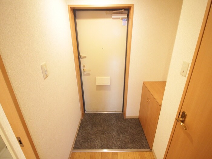 物件内観写真12　(玄関)