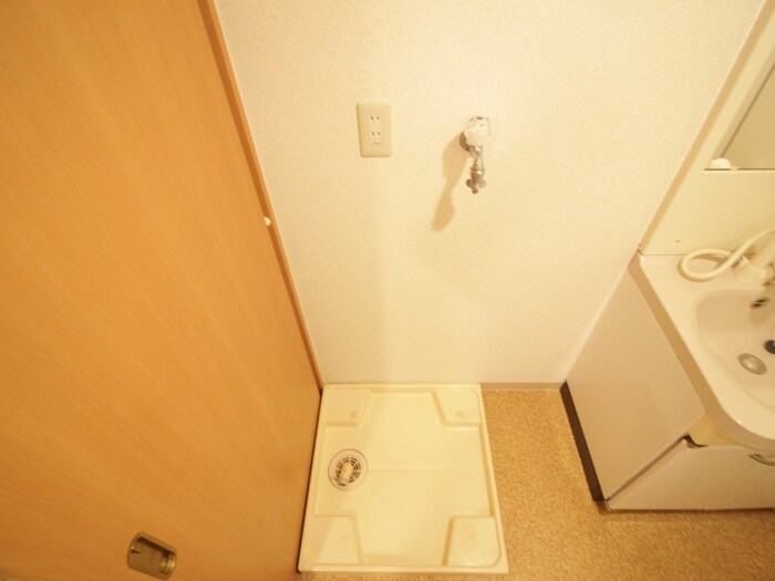 物件内観写真16　(洗濯機置場)