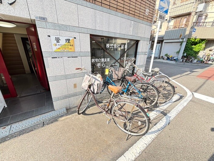 物件外観写真3　(駐輪場)