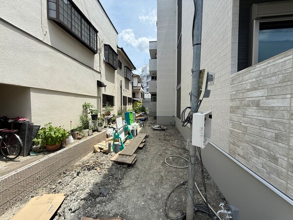 建築中