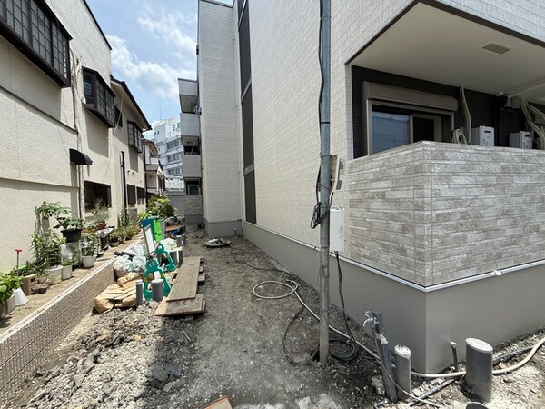 建築中