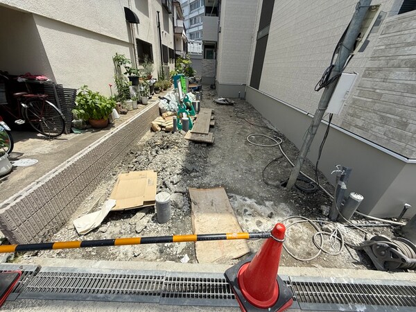 建築中