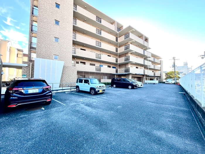 物件外観写真2　(駐車場)