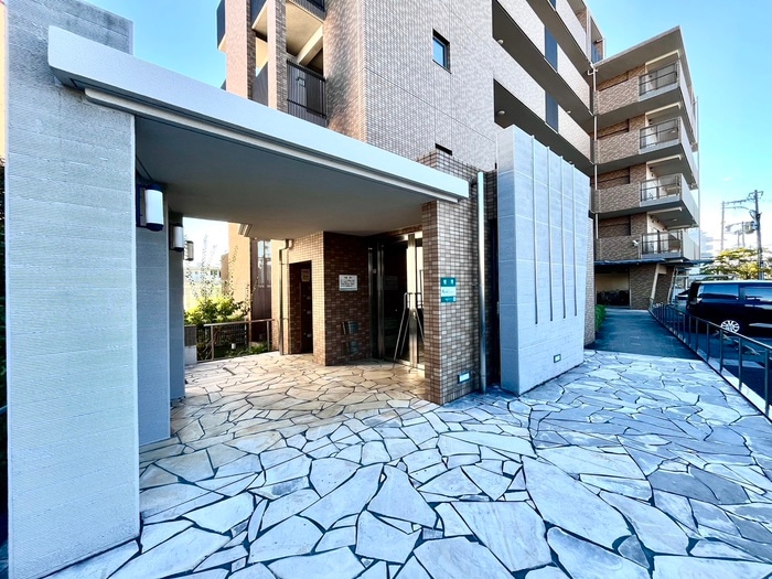 物件外観写真4　(エントランス部分)