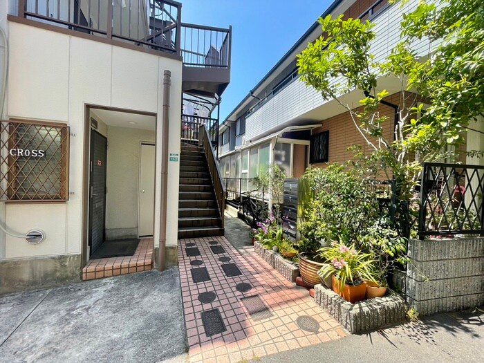 物件外観写真5　(エントランス部分)