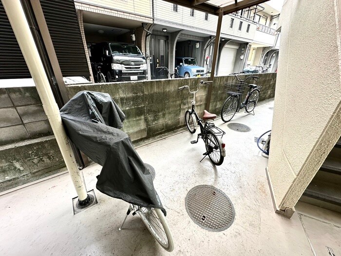 物件外観写真5　(駐輪場)