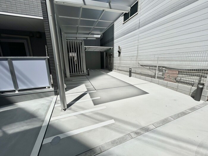 物件外観写真4　(駐輪場)