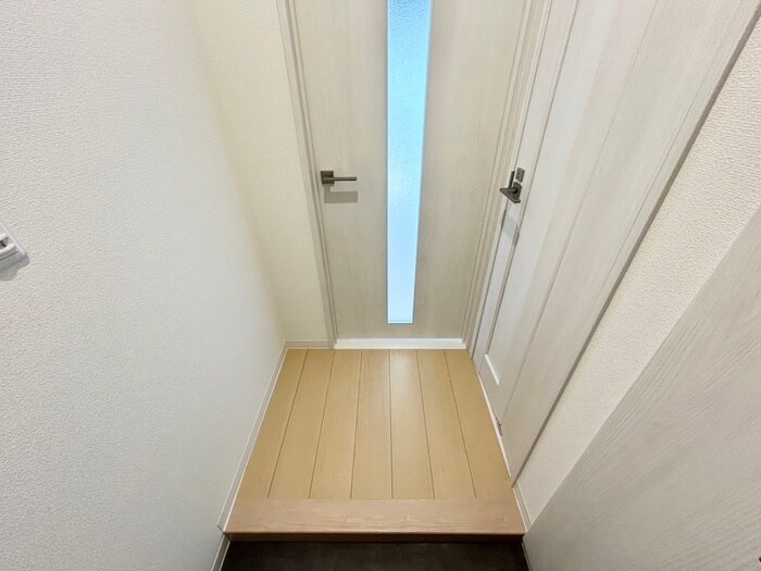 物件内観写真16　(玄関)