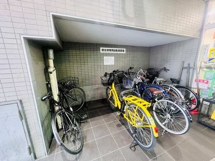 物件外観写真3　(駐輪場)