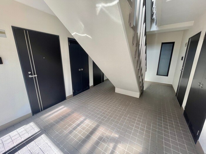 物件外観写真5　(エントランス部分)