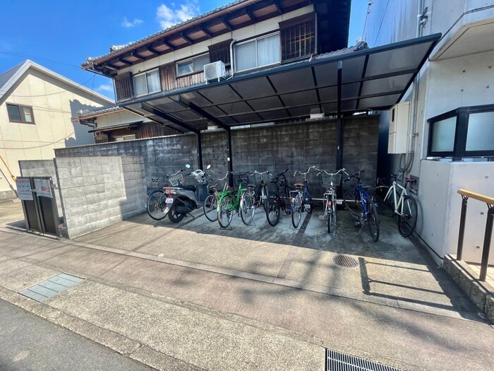 物件外観写真6　(駐輪場)