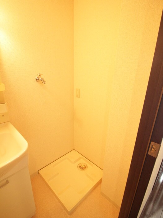 物件内観写真11　(洗濯機置場)