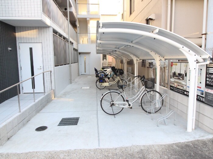 物件外観写真5　(駐輪場)